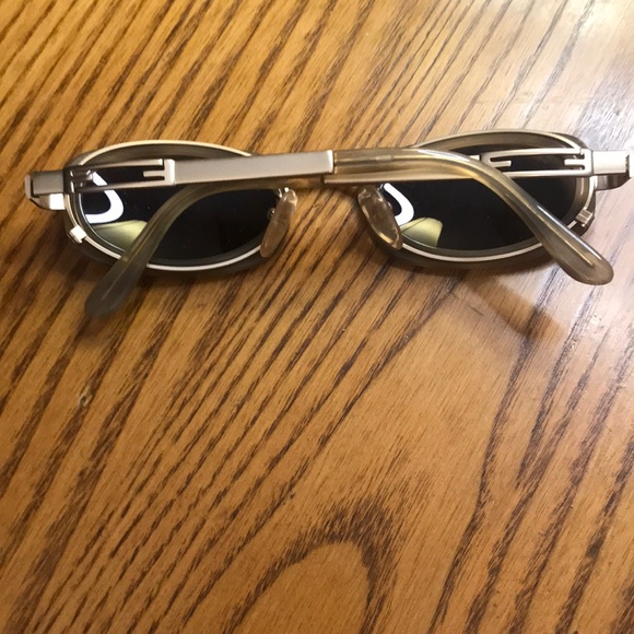 Authentic Fendi Sunglasses - Picture 4 of 8